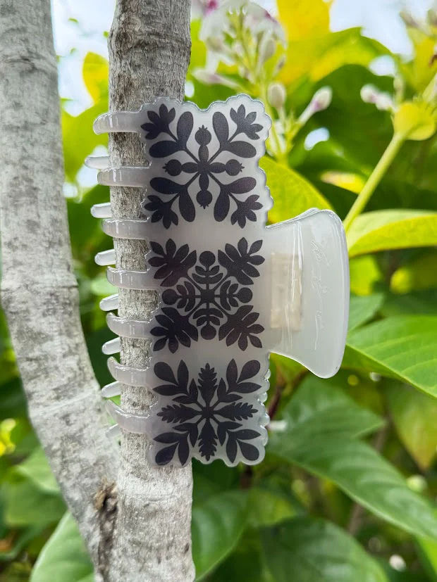 HIC ETR QUILT HAIR CLAW - FROSTED WHITE